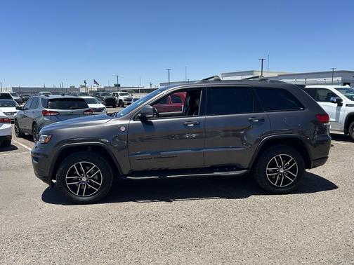 Granite Crystal Metallic Clearcoat 2018 Jeep Grand Cherokee Trailhawk