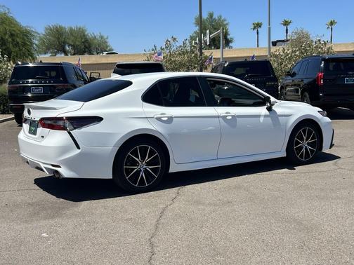 Ice Cap 2023 Toyota Camry SE