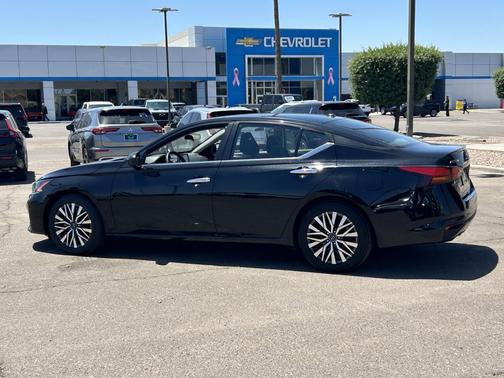 Super Black 2024 Nissan Altima 2.5 SV