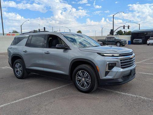 2025 Chevrolet Traverse LT