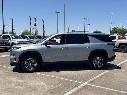Sterling Gray Metallic 2025 Chevrolet Traverse LT