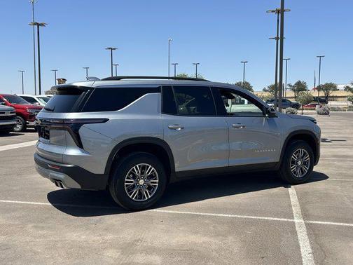 Sterling Gray Metallic 2025 Chevrolet Traverse LT
