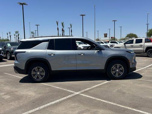 Sterling Gray Metallic 2025 Chevrolet Traverse LT