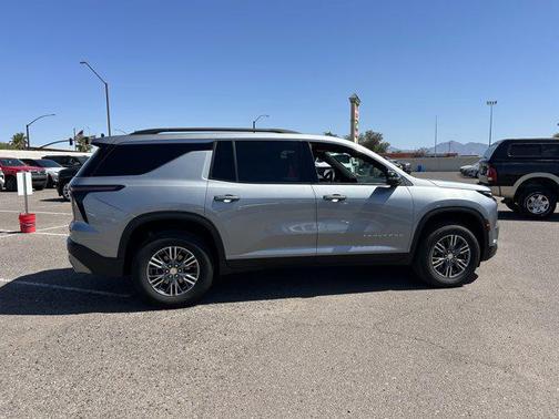 Sterling Gray Metallic 2025 Chevrolet Traverse LT