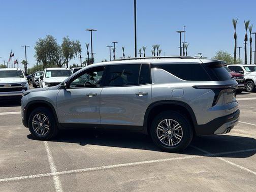 Sterling Gray Metallic 2025 Chevrolet Traverse LT
