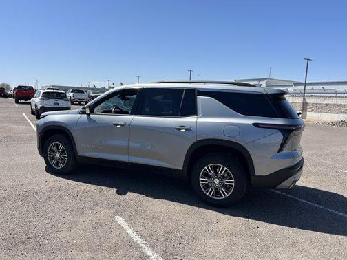 Sterling Gray Metallic 2025 Chevrolet Traverse LT