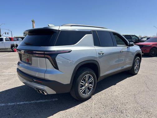 Sterling Gray Metallic 2025 Chevrolet Traverse LT