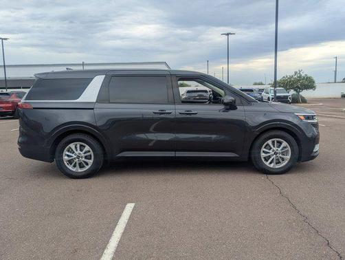 2022 Kia Carnival LXS