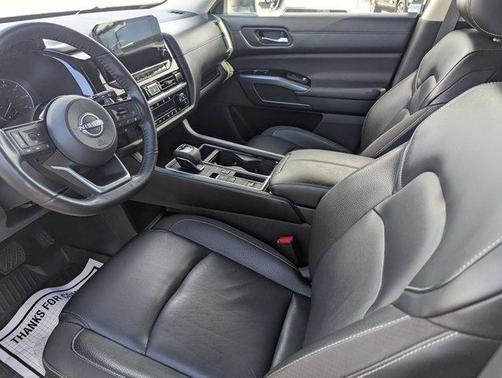 2022 Nissan Pathfinder SL 2WD