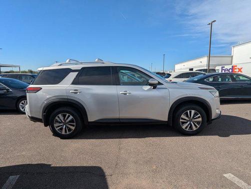 2022 Nissan Pathfinder SL 2WD