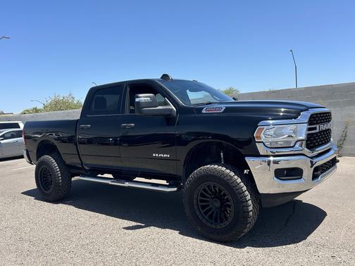 Diamond Black Crystal Pearlcoat 2024 RAM 2500 Big Horn Crew Cab 4x4 6'4' Box