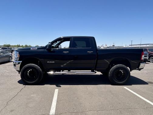 Diamond Black Crystal Pearlcoat 2024 RAM 2500 Big Horn Crew Cab 4x4 6'4' Box