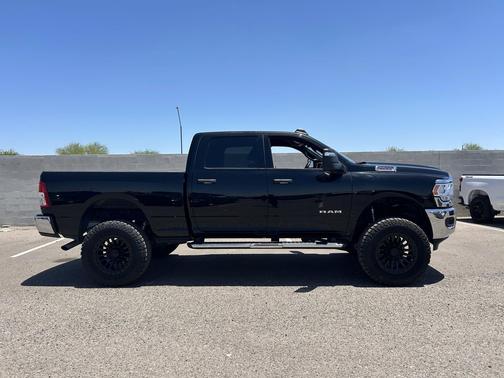 Diamond Black Crystal Pearlcoat 2024 RAM 2500 Big Horn Crew Cab 4x4 6'4' Box
