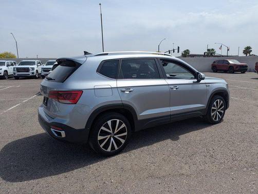 2024 Volkswagen Taos 1.5T SE