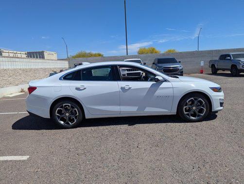 Summit White 2023 Chevrolet Malibu FWD 1LT