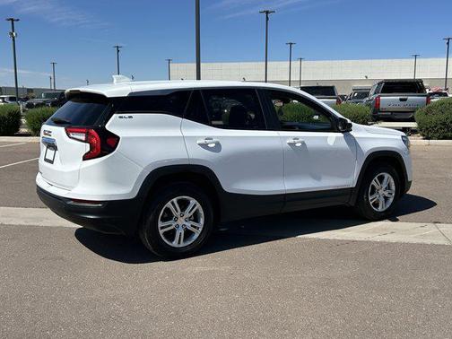 Summit White 2024 GMC Terrain SLE