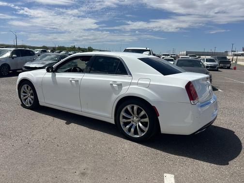 Bright White Clearcoat 2019 Chrysler 300 Touring