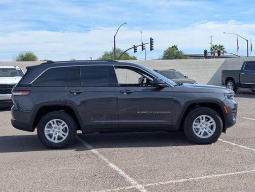2022 Jeep Grand Cherokee Laredo