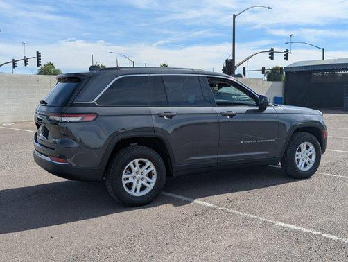 2022 Jeep Grand Cherokee Laredo