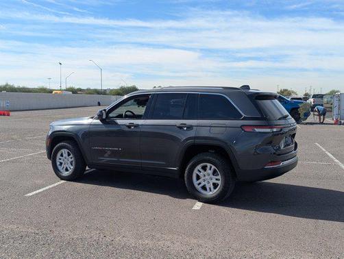 2022 Jeep Grand Cherokee Laredo
