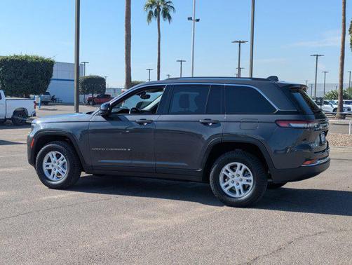 2022 Jeep Grand Cherokee Laredo