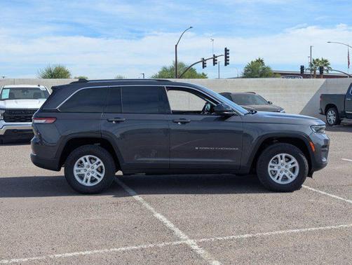 2022 Jeep Grand Cherokee Laredo