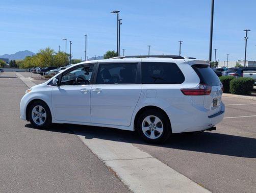2020 Toyota Sienna LE