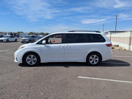 2020 Toyota Sienna LE