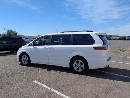 2020 Toyota Sienna LE