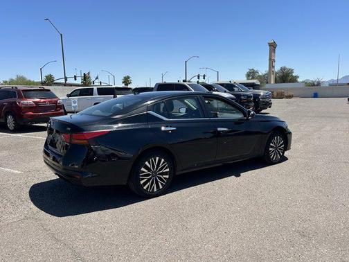 Super Black 2024 Nissan Altima 2.5 SV