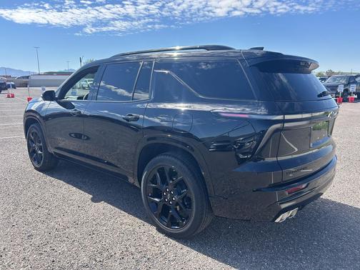 Mosaic Black Metallic 2026 Chevrolet Traverse RS