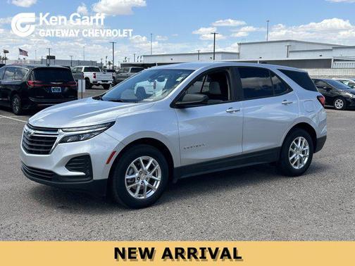 Silver Ice Metallic 2022 Chevrolet Equinox LS