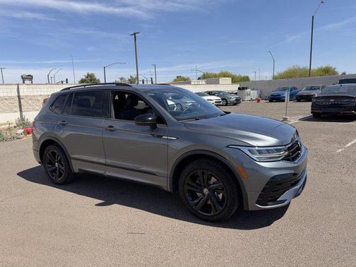 2023 Volkswagen Tiguan 2.0T SE R-Line Black