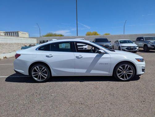 Summit White 2024 Chevrolet Malibu FWD 2LT