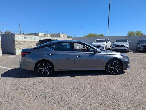 2023 Nissan Altima SR FWD