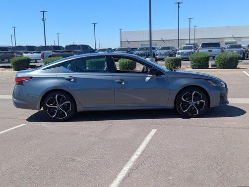 2023 Nissan Altima SR FWD