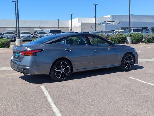 2023 Nissan Altima SR FWD