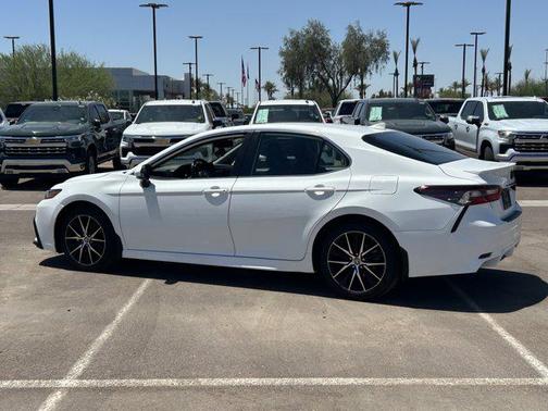 Ice Cap 2024 Toyota Camry SE