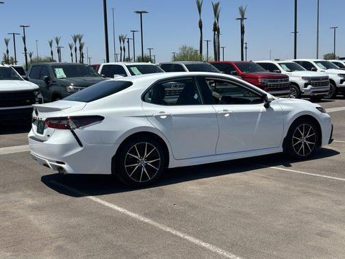 Ice Cap 2024 Toyota Camry SE