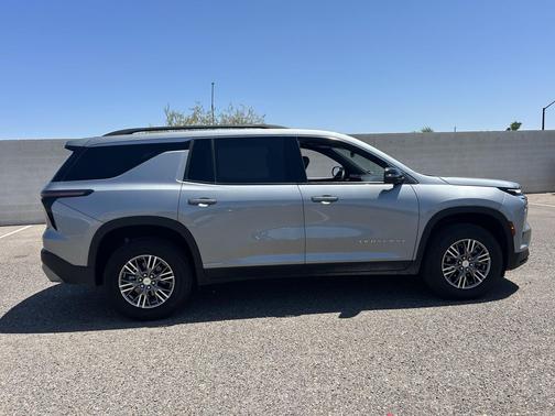 Sterling Gray Metallic 2025 Chevrolet Traverse LT