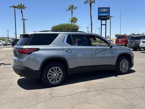 Sterling Gray Metallic 2023 Chevrolet Traverse LT Cloth
