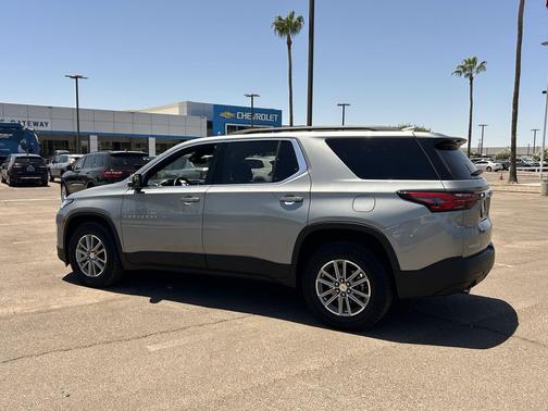 Sterling Gray Metallic 2023 Chevrolet Traverse LT Cloth