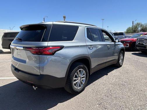Sterling Gray Metallic 2023 Chevrolet Traverse LT Cloth