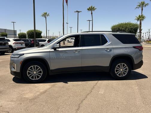 Sterling Gray Metallic 2023 Chevrolet Traverse LT Cloth