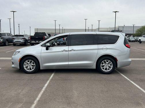Silver Mist Clearcoat 2023 Chrysler Voyager LX