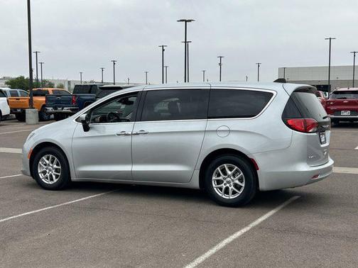 Silver Mist Clearcoat 2023 Chrysler Voyager LX