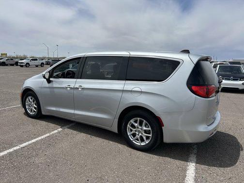 Silver Mist Clearcoat 2023 Chrysler Voyager LX