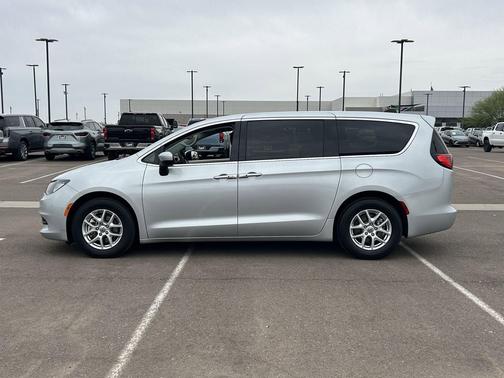 Silver Mist Clearcoat 2023 Chrysler Voyager LX