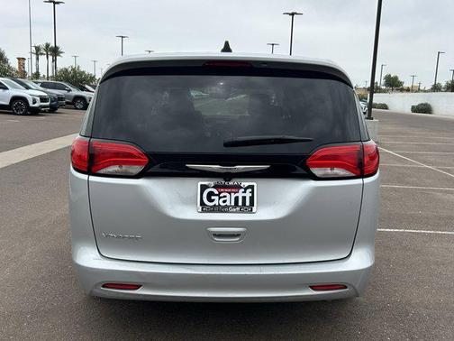 Silver Mist Clearcoat 2023 Chrysler Voyager LX
