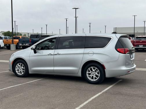 Silver Mist Clearcoat 2023 Chrysler Voyager LX